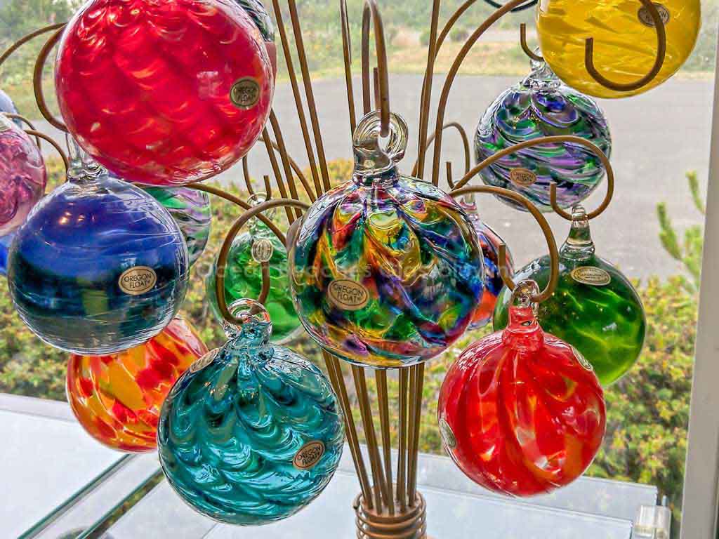 Glass fishing floats hanging in a cluster - Stock Image - F012